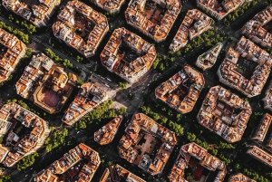 Barcelona: Scavenger Hunt & Modernist Self-Guided Tour
