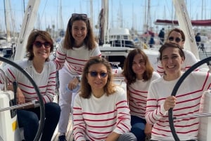 Barcelona: Segelboottour mit Snacks und Getränken