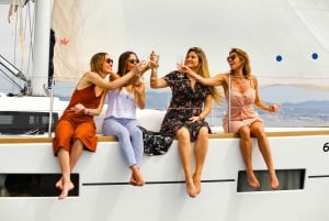 Barcellona: tour panoramico in barca a vela con snack e bevande