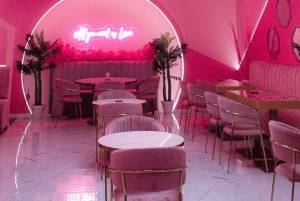 Barcelona: Sinnesdinner mit Signature-Cocktail und Live-Show