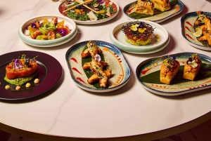 Barcelona: Cena sensorial, cóctel exclusivo y espectáculo en directo.