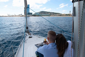 Barcelona: Gedeelde cruise met chille muziek