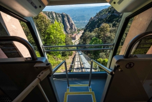 Barcellona: tour del monastero di Sitges e Montserrat con facile escursione