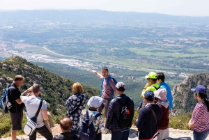 Barcellona: tour del monastero di Sitges e Montserrat con facile escursione