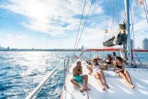 Barcelona: Sunset or Day Catamaran Cruise with Tapa & Drink