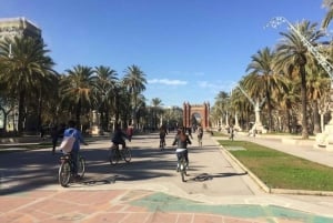 Barcelona: Abendliche Fahrradtour in kleiner Gruppe