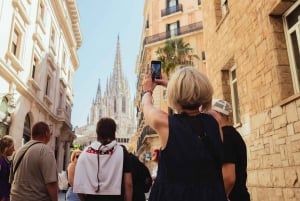 Barcellona: Tour per piccoli gruppi a piedi del gotico e delle tapas