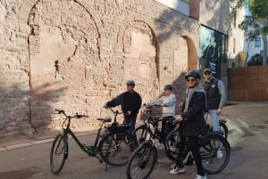 Barcellona: Tour per piccoli gruppi o tour privato in bicicletta