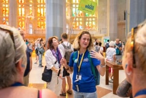 Small-Group Sagrada Familia Fully Guided Tour