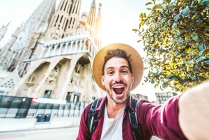 Small-Group Sagrada Familia Fully Guided Tour