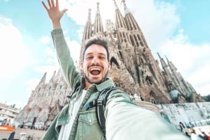 Small-Group Sagrada Familia Fully Guided Tour
