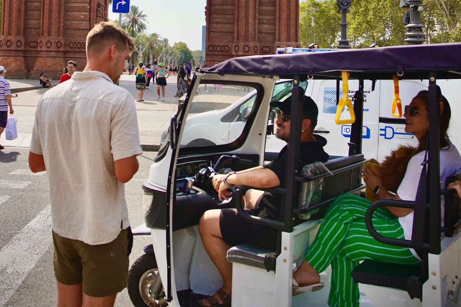 Barcelona: Tuk Tuk -kierros pienellä ryhmällä