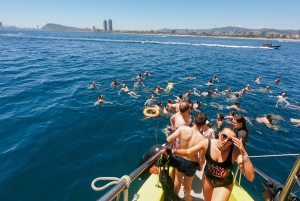 Barcellona: spuntino, nuoto e festa in barca