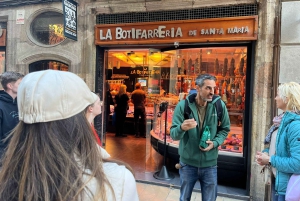 Barcelona: Street Food & Sightseeing Tour with Local Market