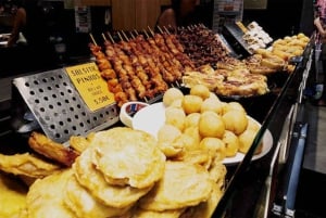 Barcelona: Street Food & Sightseeing Tour with Local Market