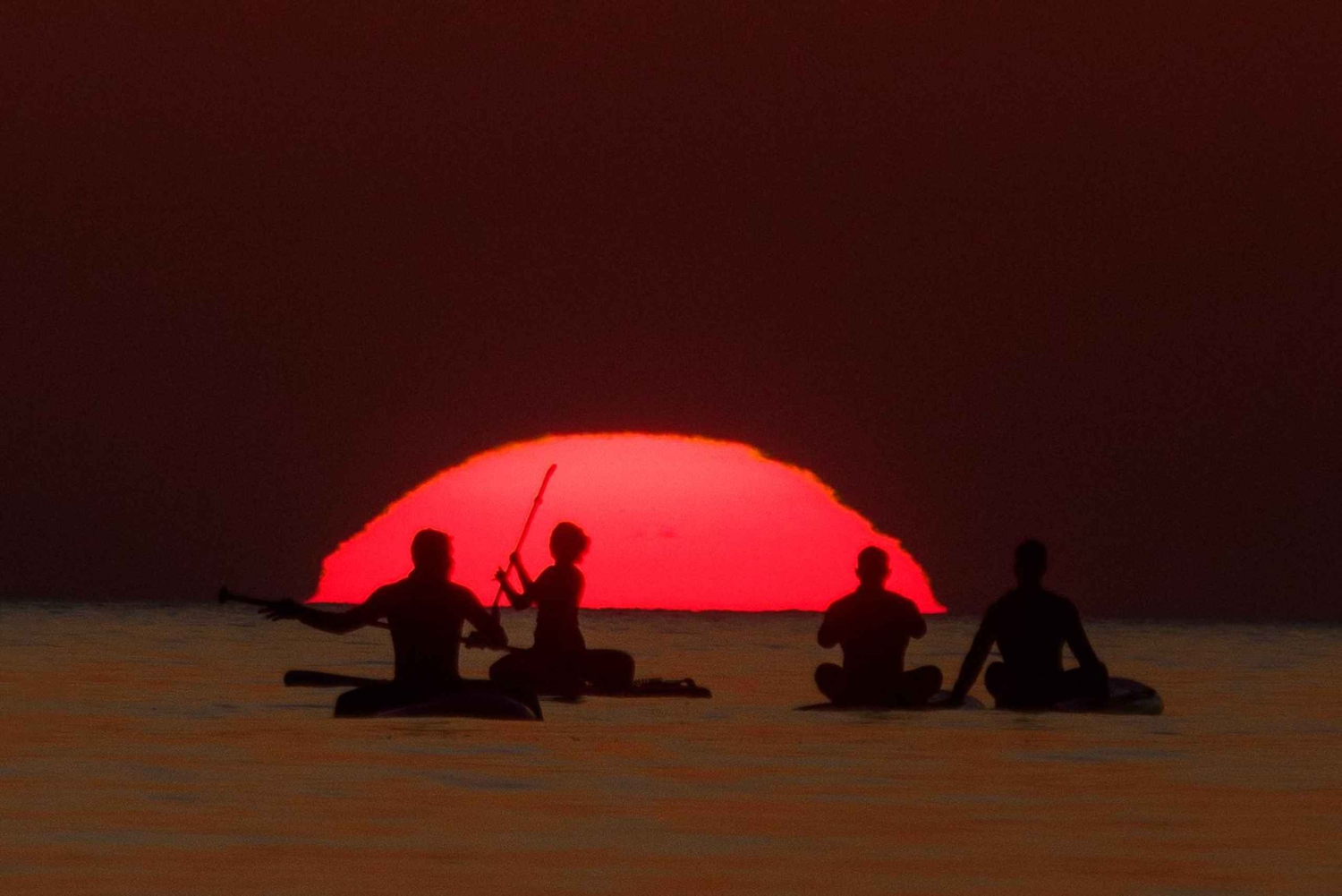 Barcelona: Paddleboard-Tour bei Sonnenaufgang mit Fotos & Frühstück