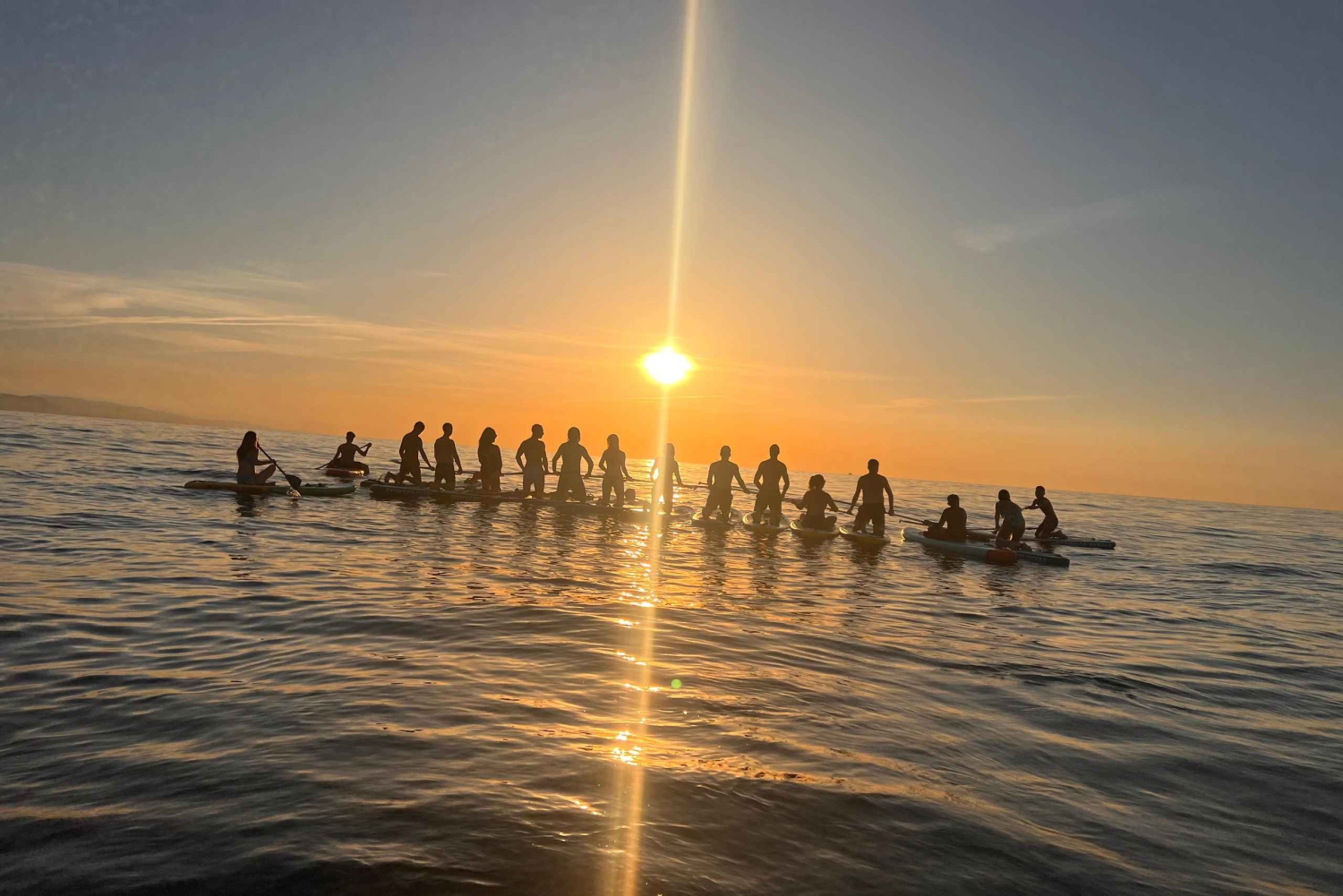 Barcelona: Paddleboard-Tour bei Sonnenaufgang mit Fotos & Frühstück