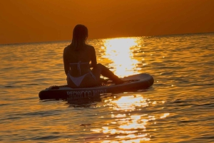 Barcelona: Paddleboard-Tour bei Sonnenaufgang mit Fotos & Frühstück