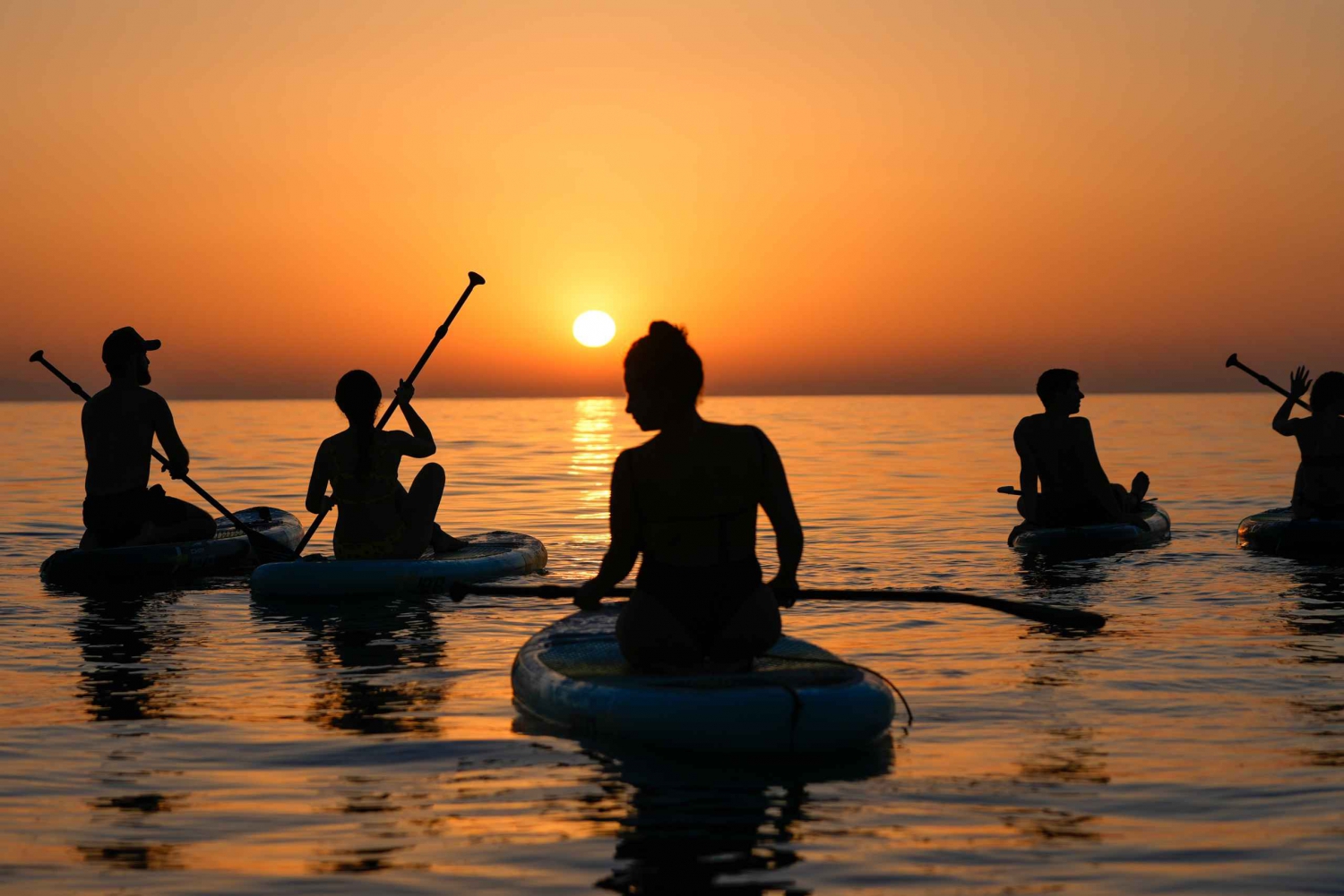 Barcelona: Sonnenaufgangs-Paddleboarding mit Lehrer und Fotos