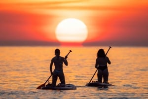 Barcelona: Paddleboarding al Amanecer con Instructor y Fotos