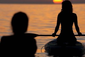 Barcelona: Auringonnousun paddleboarding ohjaajan kanssa ja valokuvat
