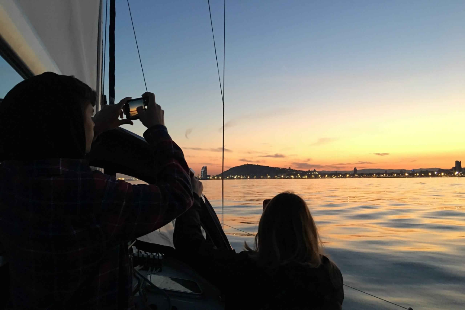 Barcelona: Båttur i solnedgang med cava og snacks