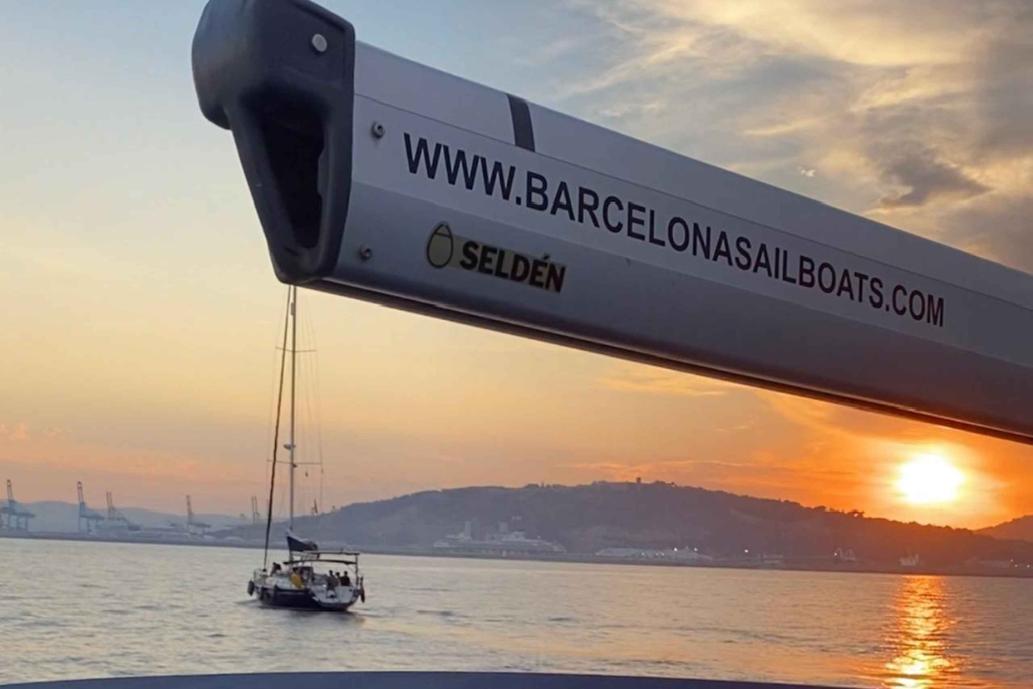 Barcelona: Båttur i solnedgang med cava og snacks