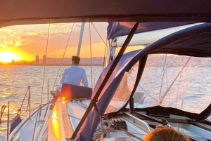Barcelona: Båttur i solnedgang med cava og snacks