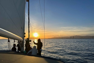 Barcelona: Båttur i solnedgang med cava og snacks