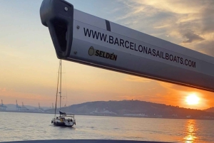 Barcelona: Båttur i solnedgang med cava og snacks