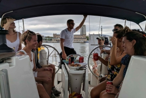 Barcelona: Båttur i solnedgang med cava og snacks