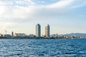 Barcelona: Sunset Catamaran Cruise with Wine and Tapa