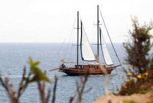 Live Music & Sunset Wooden Boat in Barcelona