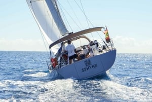 Barcelona: Cruzeiro de Iate ao pôr do sol ou à tarde com bebidas