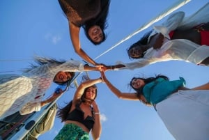 Barcelona: Cruzeiro de Iate ao pôr do sol ou à tarde com bebidas