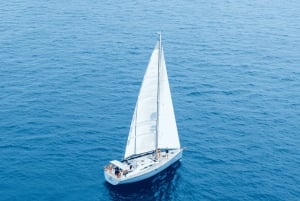 Barcelona: Cruzeiro de Iate ao pôr do sol ou à tarde com bebidas