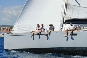 Barcelona: Cruzeiro de Iate ao pôr do sol ou à tarde com bebidas