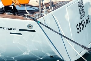 Barcelona: Cruzeiro de Iate ao pôr do sol ou à tarde com bebidas