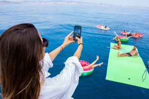 Барселона: круиз на катамаране на закате или днем с тапас и напитками