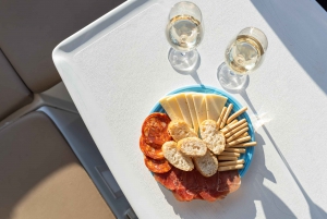 Barcelona: Sunset Catamaran Cruise with Wine and Tapa