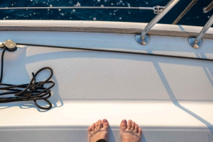 Barcelona: Sunset Catamaran Cruise with Wine and Tapa