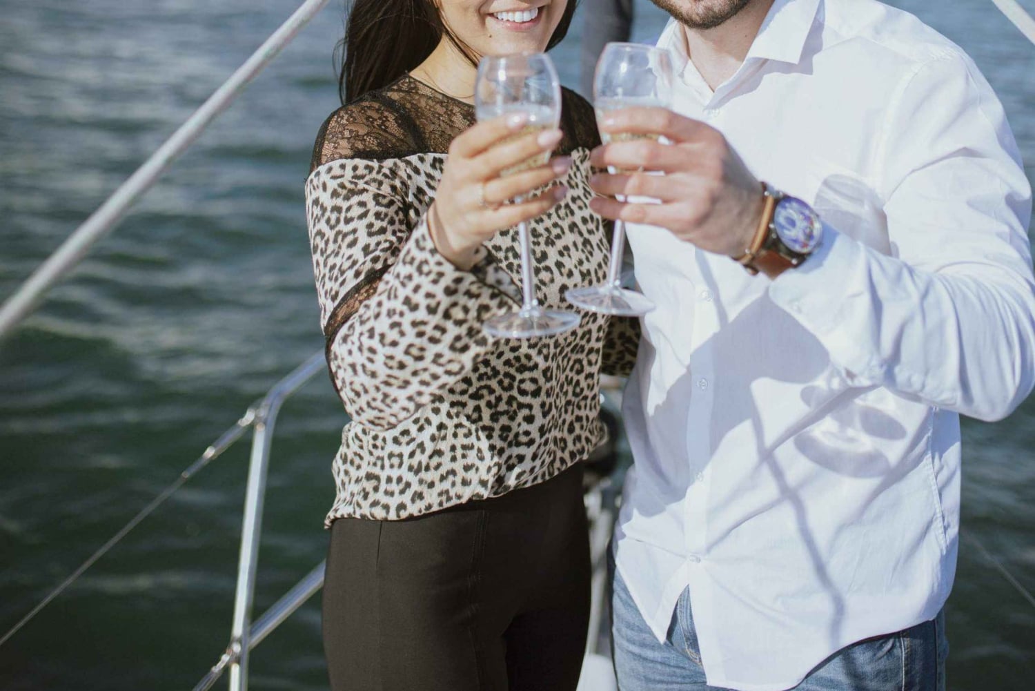 Barcelona: Auringonlaskun purjehdusretki avobaarilla ja välipaloilla