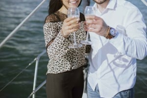 Barcelona: Auringonlaskun purjehdusretki avobaarilla ja välipaloilla