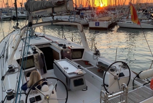 Barcelona: Sunset Sailing Including Drinks and Snacks