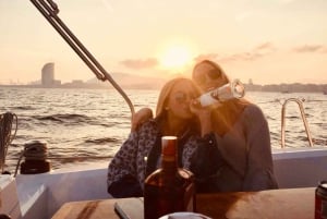 Barcelona: Sunset Sailing Tour with Drinks and Snacks