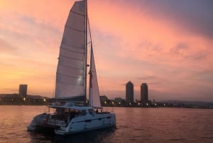 Barcelona: Sunset Sailing Tour with Open Bar & Snacks