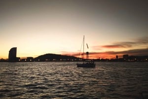 Barcelone : croisière au coucher du soleil avec tapas et open bar