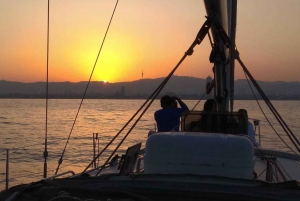 Barcelona: Sunset sailing trip & gin and tonic workshop