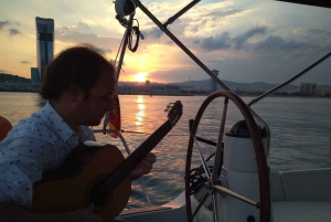 Барселона: Прогулка под парусом на закате с живой гитарной музыкой и тапас