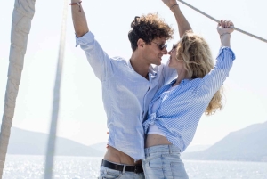 Barcelona: Segeltörn bei Sonnenuntergang mit der Yacht Sashi